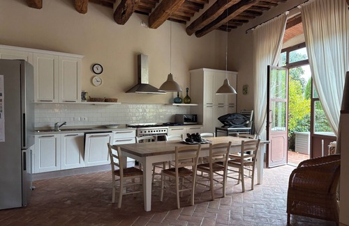 Lari House | marvelous 3 bed house in charming Cevoli with A/C