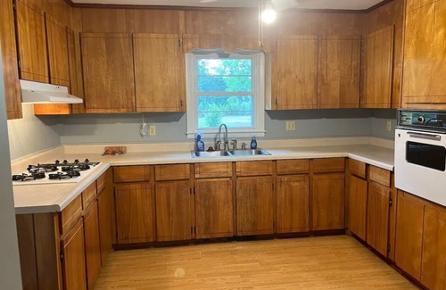 Fort Valley House | Marvelous 3-bedroom house with 2 king & 1 Queen 8/min GA National Fairgrounds