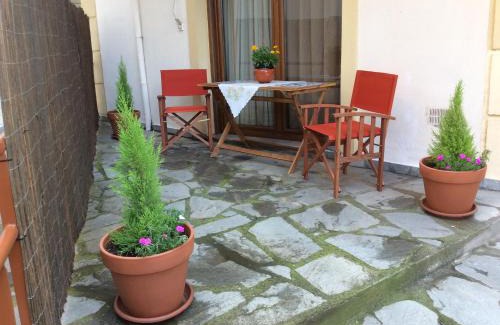 Plagiarion Apartment | Mary-Ann's Deluxe Apartment , 5km from PEREA