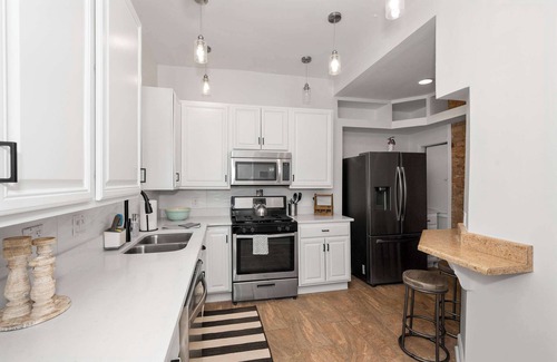 East Price Hill House | Maryland’s Incline Dist By Blackhouse – Chic 2 BDR