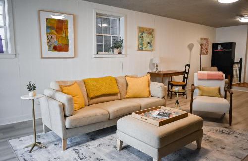 Old Irving Park Apartment | Marys Gatehouse Garden Apartment