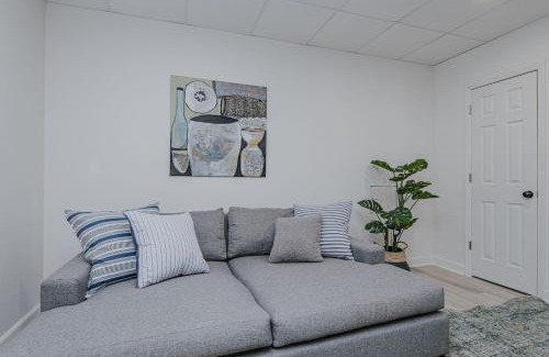 Old Irving Park Apartment | Marys Gatehouse Garden Apartment