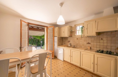 Graveson House | Mas Lou Pitchoun: Exceptional Villa between the Alpilles and Avignon