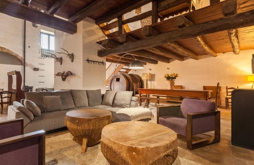 Vallbona d'Anoia Villa | Masia del siglo xvi
