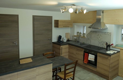 Fay-en-Montagne House | Massatho gîte, sleeps 2, next to a massage salon with sauna