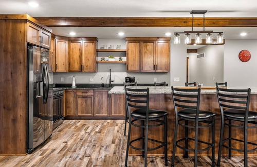 Birchwood Cabin | Massive 13BR Lodge Near Trails & Lakes – Built for Big Groups