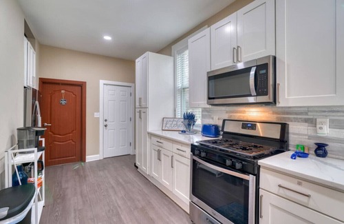 Baltimore House | Massive 5 bedroom with a gameroom!