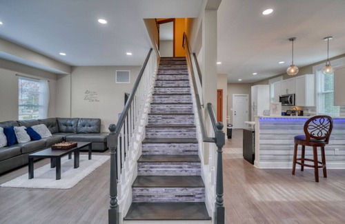 Baltimore House | Massive 5 bedroom with a gameroom!