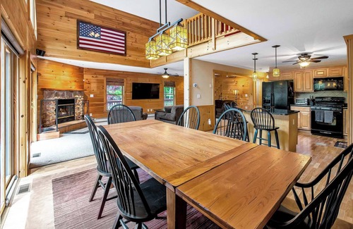 Lakeville Cabin | Massive Log Chalet with Hot Tub