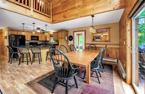 Lakeville Cabin | Massive Log Chalet with Hot Tub