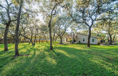 San Marcos House | Master Bedroom with KING Bed, FREE Wi-Fi/Parking/Snack in Relaxing Oasis