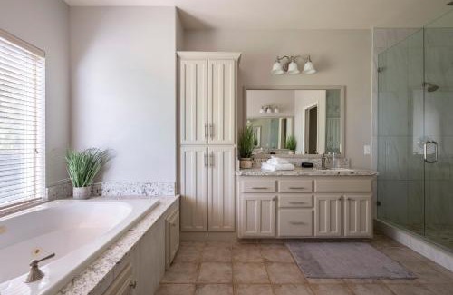 Shenandoah Valley House | Master Vineyard View Suite in Wine Country