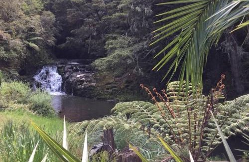Matakana House | Matakana Waterfall Hideaway