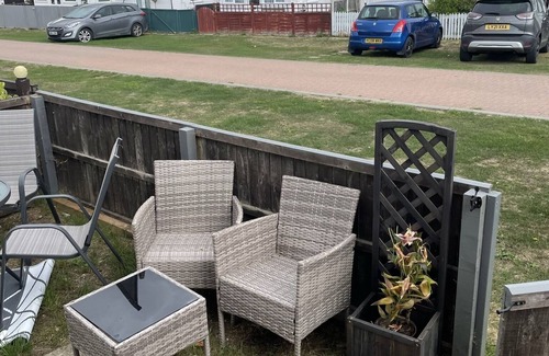 Leysdown-on-Sea Ski Chalet | May Beach Cottage, Relaxing Stay With Sea Views