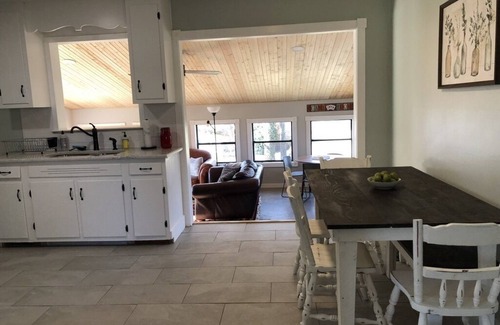 Mount Airy House | Mayberry’s Best! Peaceful, Bonus Room, Deck, Huge Yard, 5 min to downtown