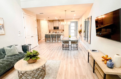 Beach Haven House | Mayo Clinic townhouse in San Pablo with Primary suite located on the 1st floor