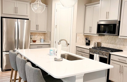 Beach Haven House | Mayo Clinic townhouse in San Pablo with Primary suite located on the 1st floor