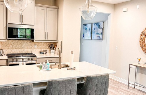 Beach Haven House | Mayo Clinic townhouse in San Pablo with Primary suite located on the 1st floor