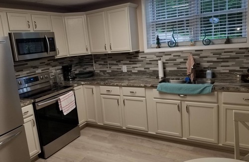 Roxboro House | Mayo Lake Lower Unit Highend, Clean, Updated