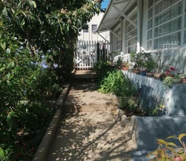 Uniondale House | Mayors Rest on 44