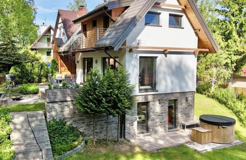 Gledy Villa | Mazursko - komfortowe domy 8 osobowe nad jeziorem, balia lub sauna