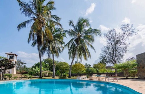 Diani Beach Villa | Mbuyu Villa - 5min from the beach!