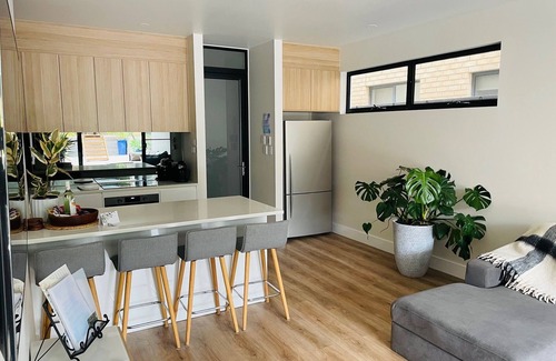 McCracken Apartment | McCracken new boutique, 2 bed apartment, enchanted retreat, on golf Course