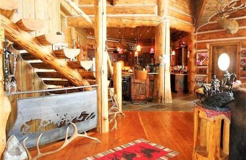 Gardiner House | McDonald's Ranch Lodge