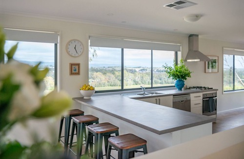 McLaren Flat House | McLaren Vale Getaways - Hillside House