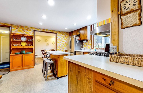 Franconia House | MCM hideaway with entertainer's deck, dog-friendly yard, Ping-Pong & WFH desks