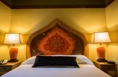 Bothell Hotel | McMenamins Anderson School