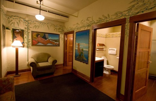 Troutdale Hotel | McMenamins Edgefield