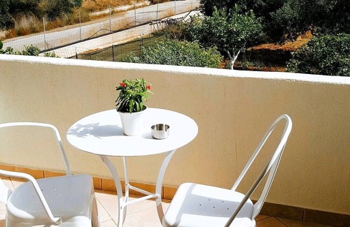 Gialos Apartment | Mear Garden Studio - Cozy Garden Getaway