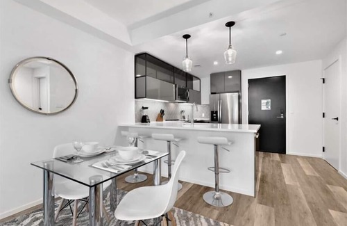 Shawmut Apartment | Medical Centers Nearby | 1BR | Desk & WiFi | Downtown Boston