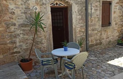 Kalamoti Apartment | Medieval Country House in Mastichochoria