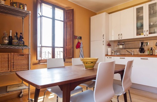 Compignano Apartment | Medieval village TOP flat, third floor with Wi-Fi & aircon