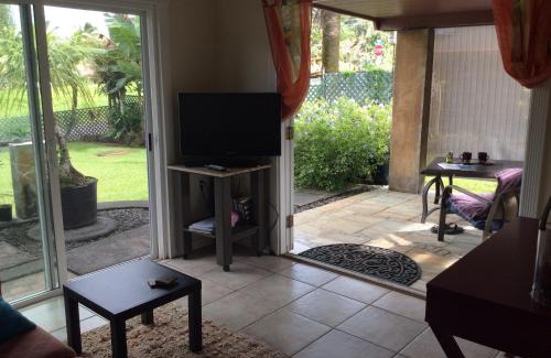 Kapoho House | Mediteranean style Ohana Rental/Garden Bungalow in Pahoa