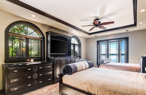 Athens Resort | Mediterranean Style Lake Resort