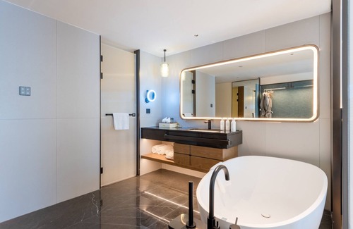 Guangzhou Hotel | Mehood Lestie Hotel Pazhou Convention and Exhibition Center Branch - Free Shuttle Bus to Canton Fair Complex During Canton Fair Period