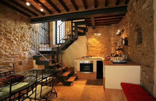 Montefalco Apartment | Melanzio holiday apartment with garden and swimming pool