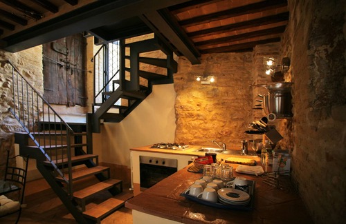 Montefalco Apartment | Melanzio holiday apartment with garden and swimming pool