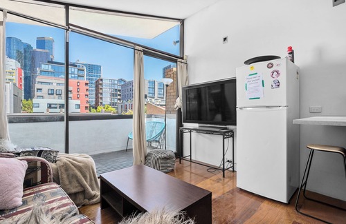 Melbourne Central Business District Apartment | Melbourne Skyline Suite CBD with views