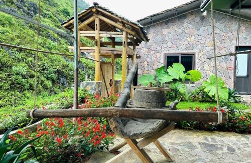 Meo Vac House | Meovac stone palace