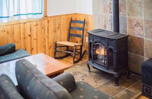 Clark Cabin | Merchant Cabin - Near Steamboat Lake