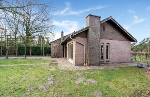 Merksplas House | Merksplas Villa with Terrace