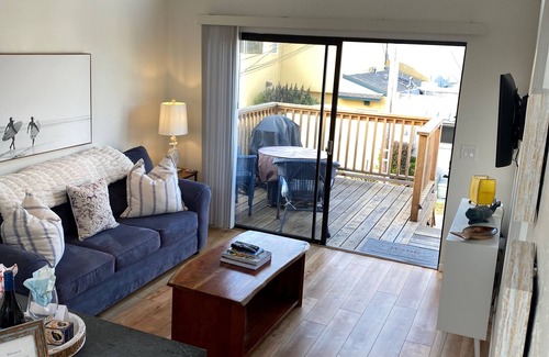 Pacific Grove House | Mermaid Hideaway nOne minute walk to the beach and Lovers Pointn30 Day Rental