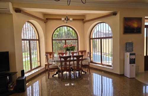 Kentron Villa | Mery Pery