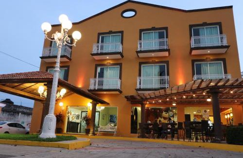 San Juan Bautista Tuxtepec Hotel | MESÓN DE LA RIVERA
