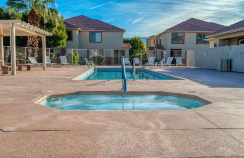 Mesquite House | Mesquite 2BR Townhome with Pool & Gym Access