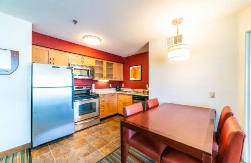 North Mountain Apartment | Metro PHX Upstairs 2bd sleeps 6 heated pool NO PETS ALLOWED